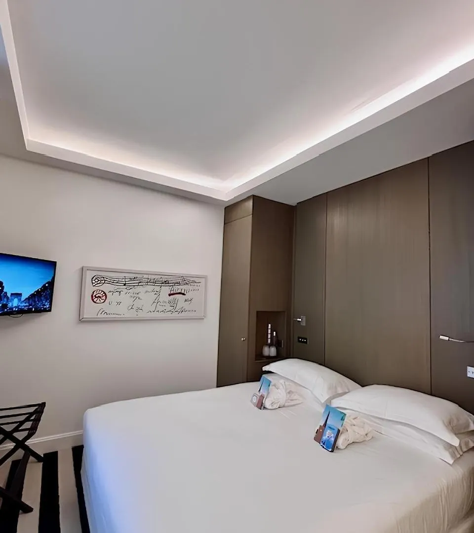 Le A 4* Paris