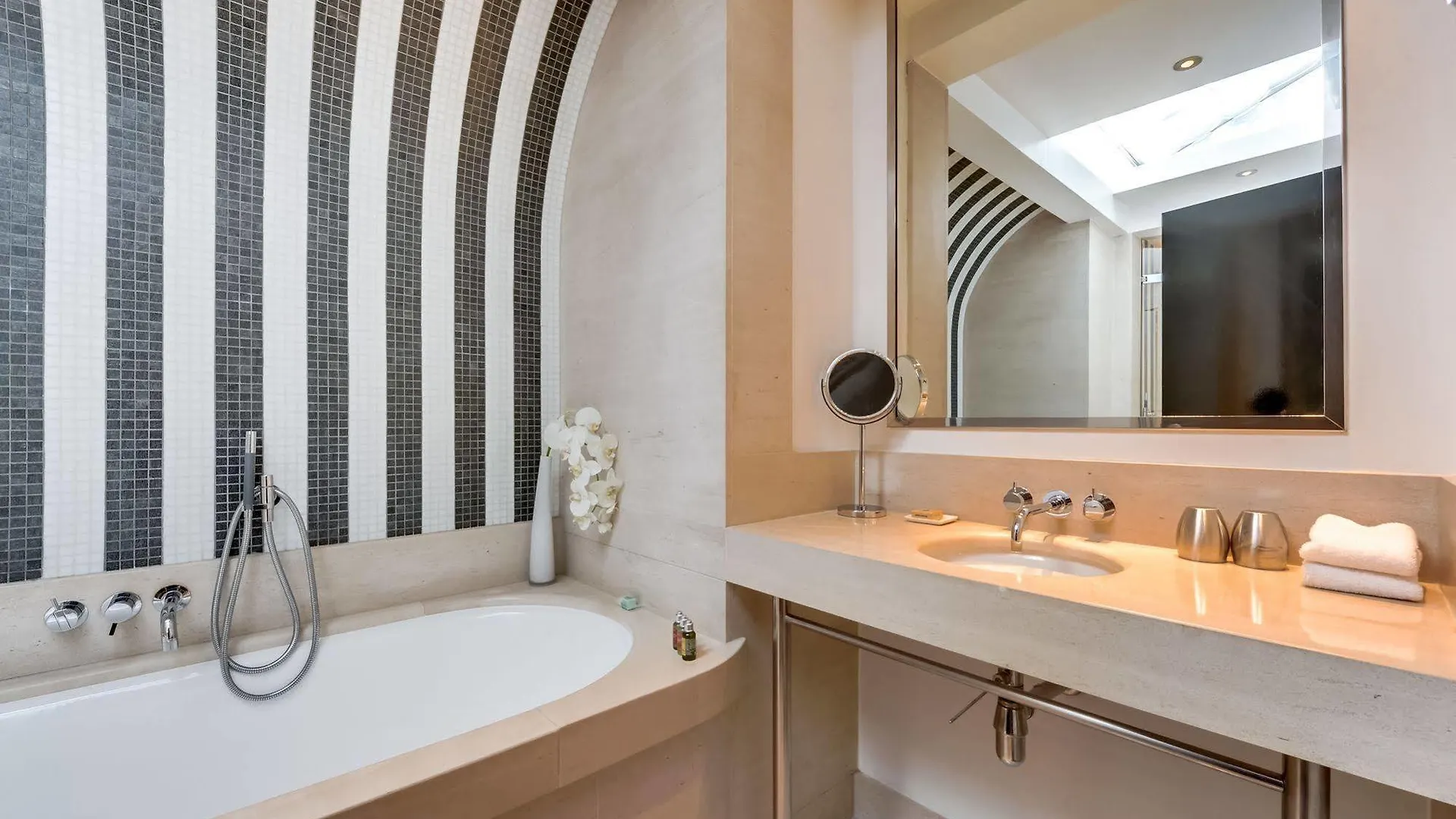 Le A Hotel 4*
