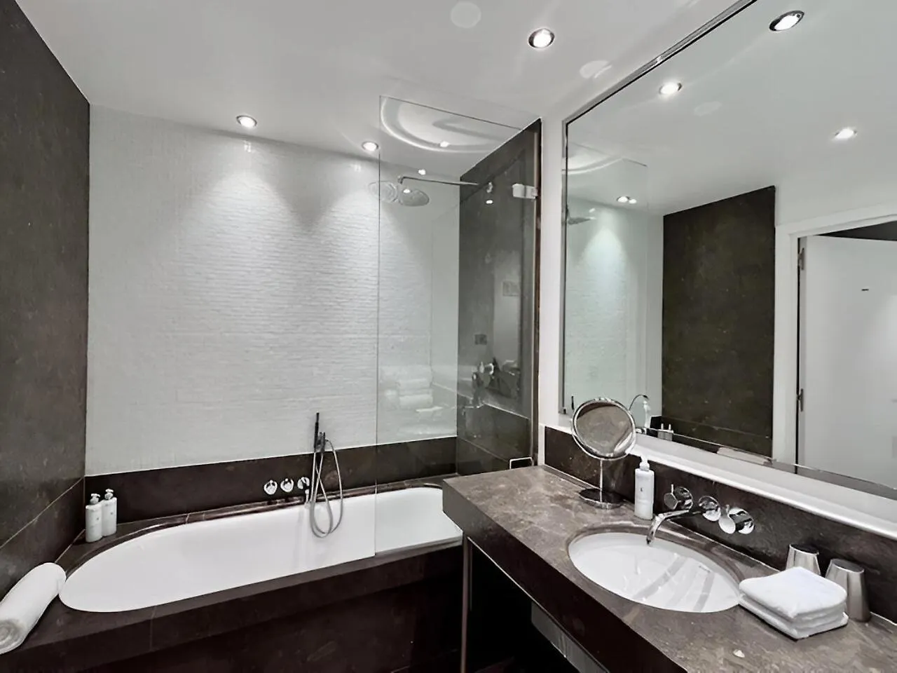 Le A 4* Paris