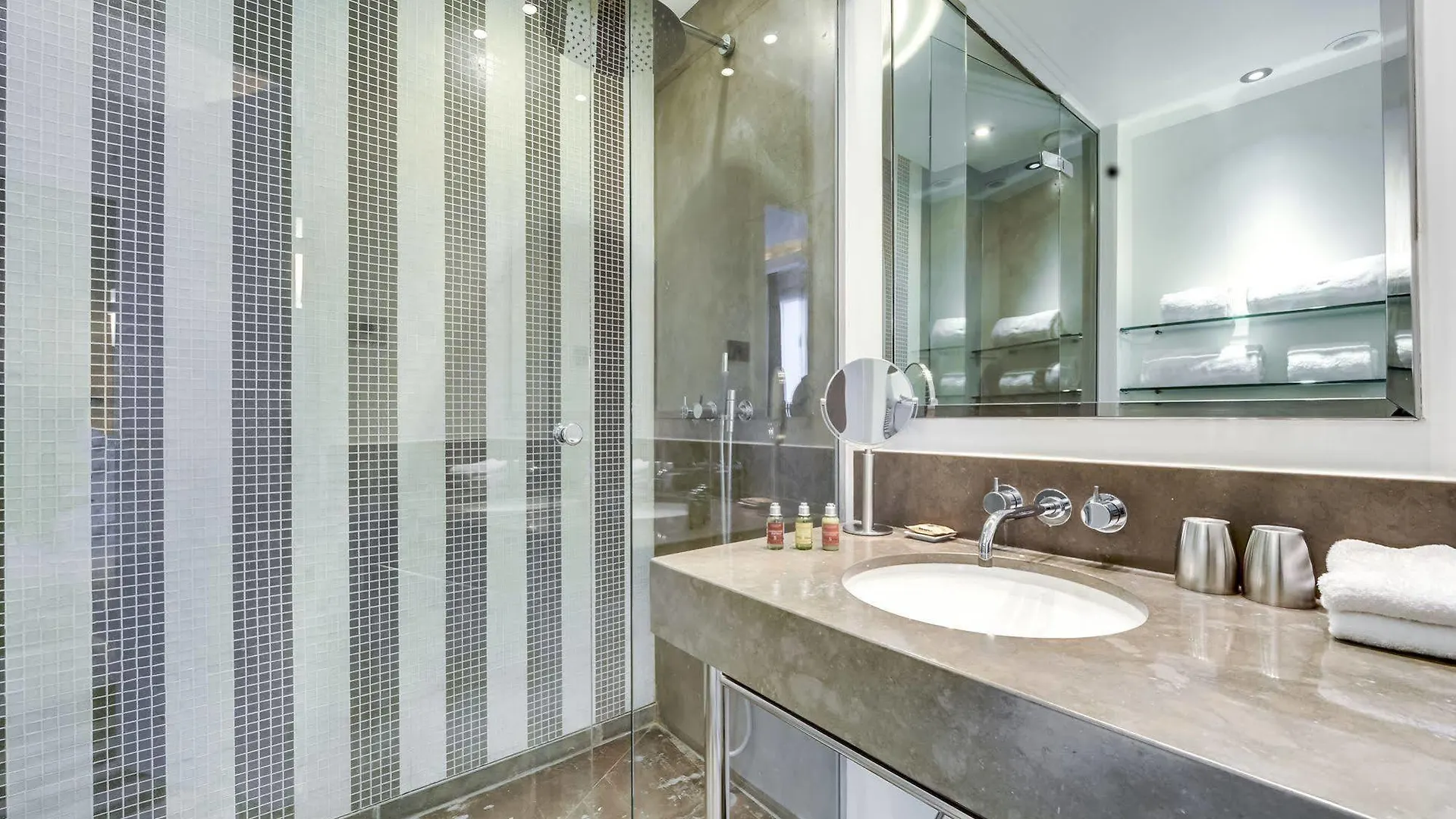 Hotel Le A
